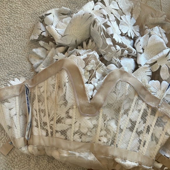 Oscar de la Renta sample wedding gown dress new as is spring 2022 look 1 4 6 - Picture 6 of 16